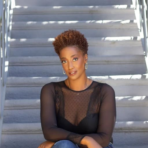 Chloe Hilliard Charlotte Tickets